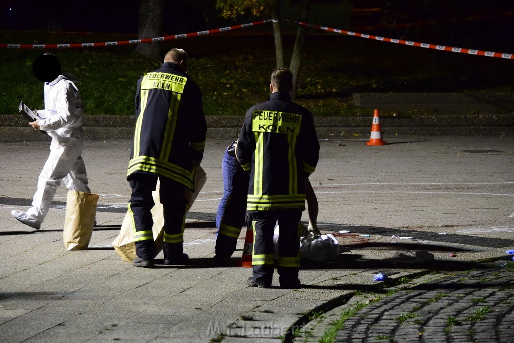 Einsatz BF Messerstecherei Koeln Neustadt Nord Eberplatz Platzmitte P216.JPG - Miklos Laubert